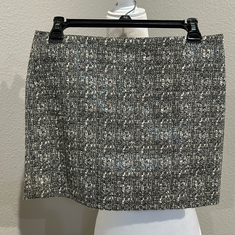 Alice + Olivia skirt. Sz 2. black, grey, cream and sparkly zip closure. lined